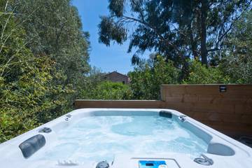 Gîte pour 2 personnes, avec jacuzzi et terrasse en Corse-du-Sud