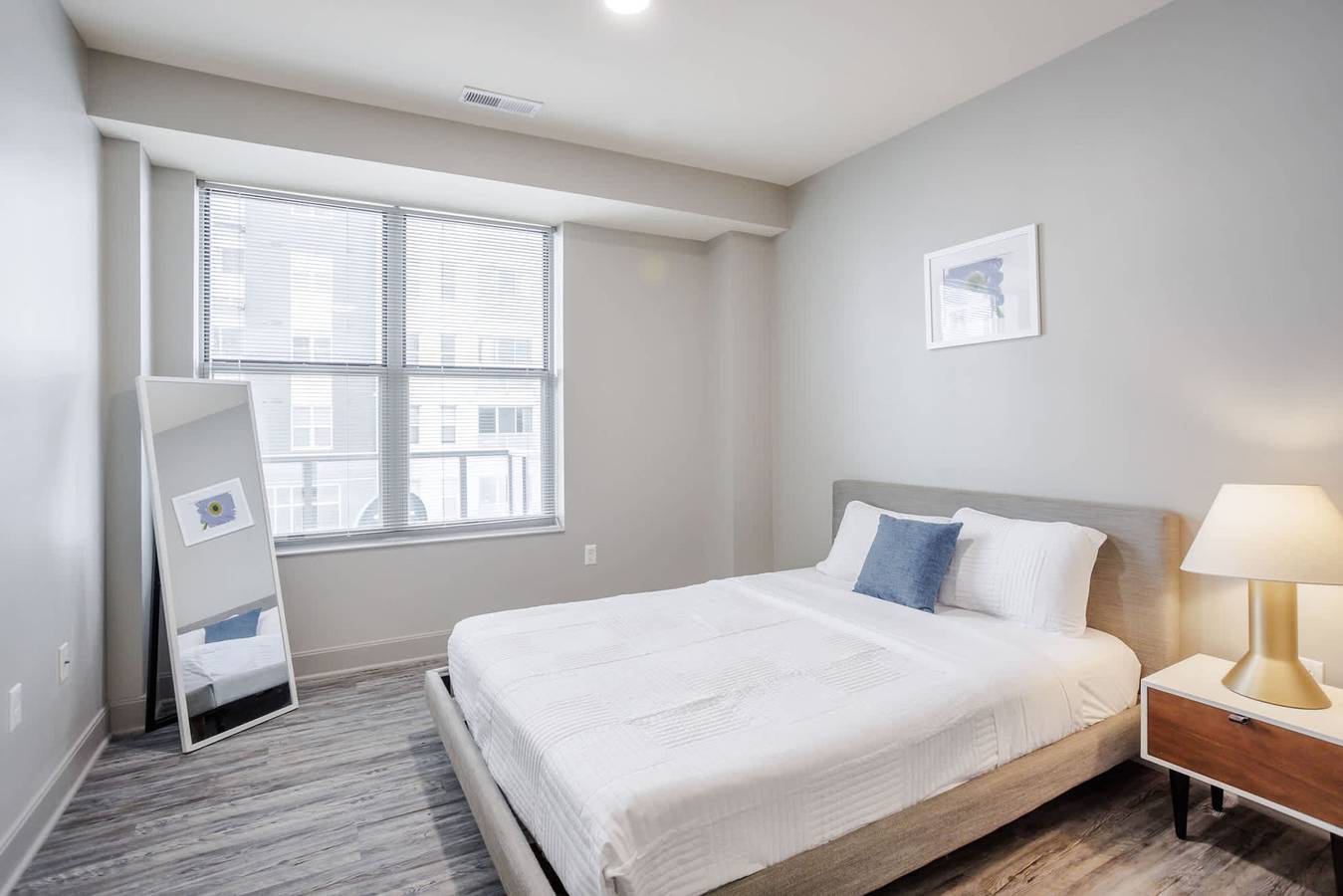 Ganze Wohnung, 2Br 2Ba Cozysuites at the Banks in Cincinnati, Hamilton County (OH)