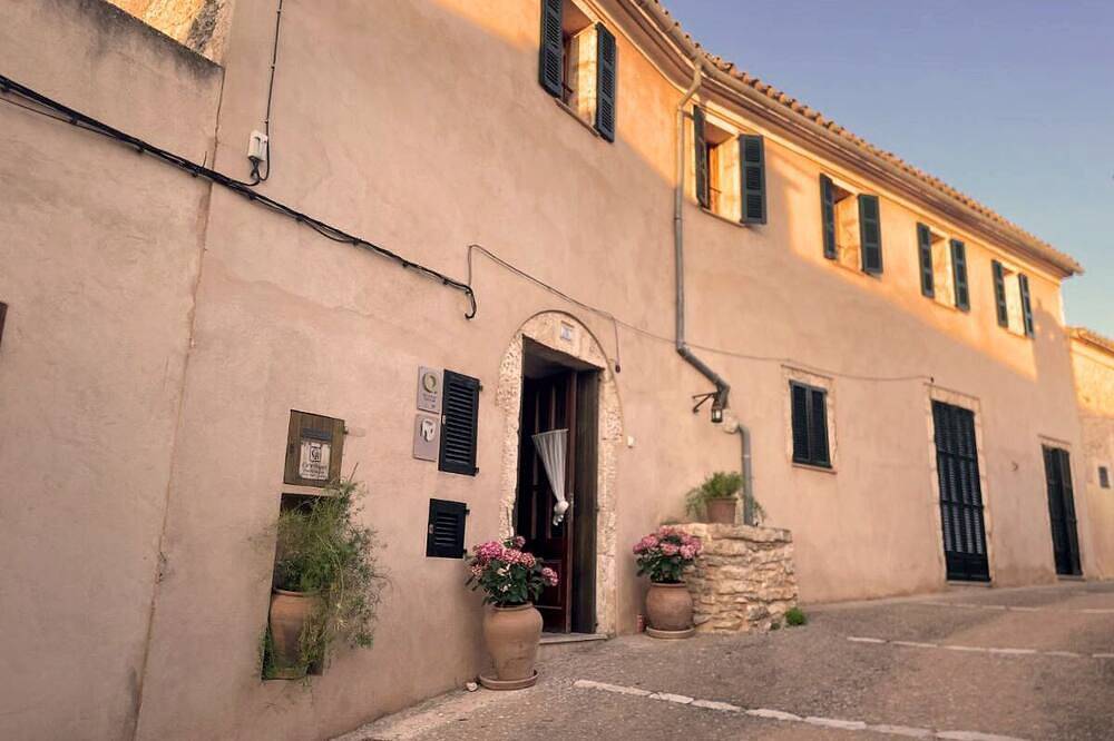 Rural House in a cosy and small village, by mallorcainland.com in Llubí, Majorca Center