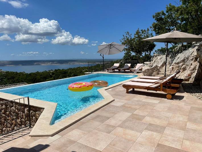 Ferienhaus für 6 Personen, mit Terrasse und Garten sowie Pool und Sauna in Starigrad