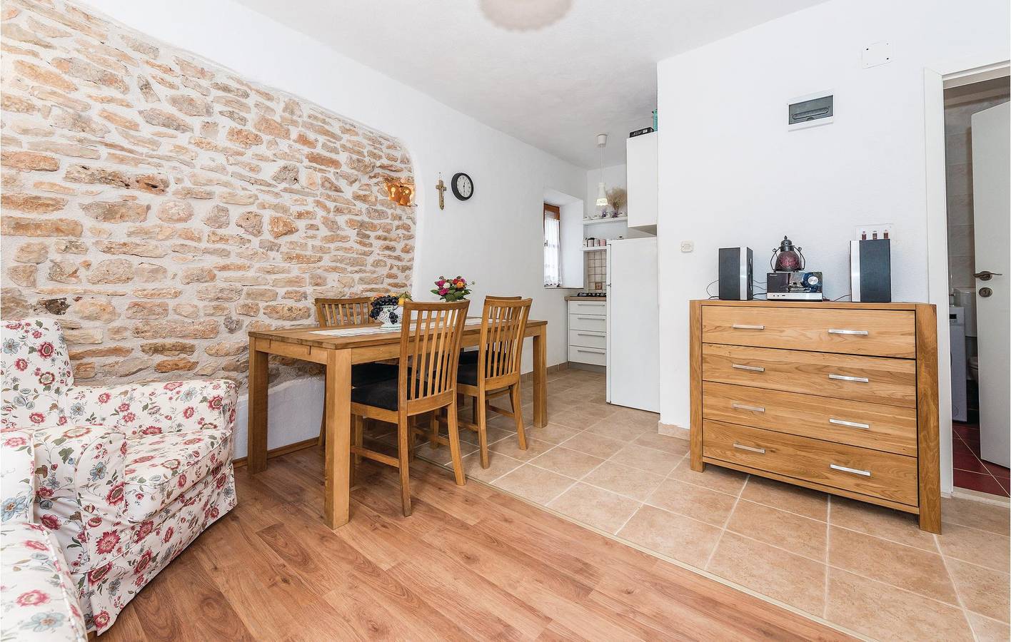 Holiday home for 6 people with terrace in Dalmatian Zagora