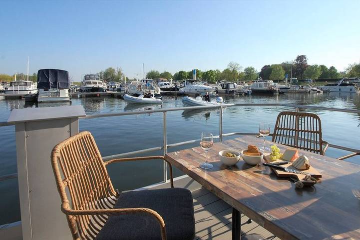 Hausboot für 4 Personen, mit Terrasse und Garten in Maastricht