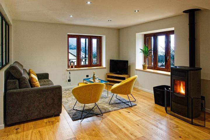 Gîte pour 7 personnes, avec jardin ainsi que sauna et jacuzzi, adapté aux familles dans Cuttura