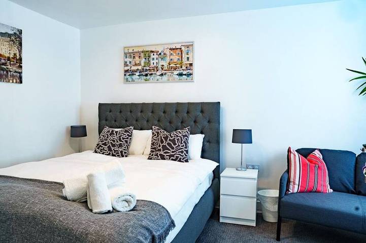 Ganze Wohnung, Stylish-1 Bedroom Apartment at Charles House in Chatham (Großbritannien), Kent Downs