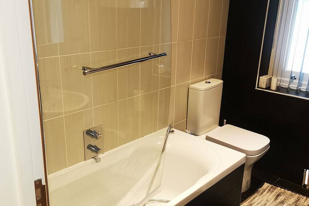 Entire apartment, One bedroom apartment in Horsham city center in Horsham, West Sussex