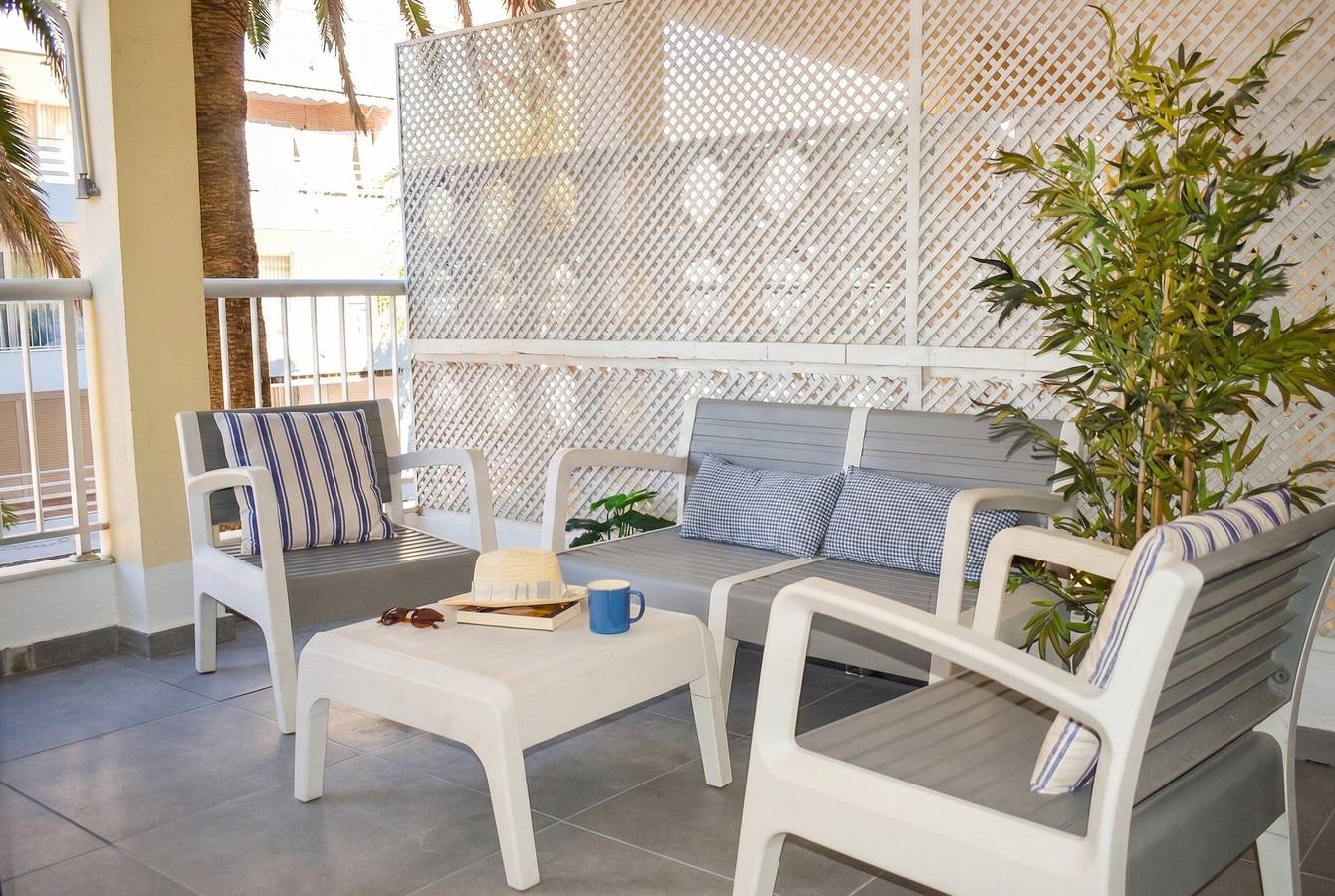 Apartamento entero, Apartamento 'La Terraza De Palmeres' con vistas al mar, Wi-Fi y aire acondicionado in Les Palmeres (Sueca), Sueca