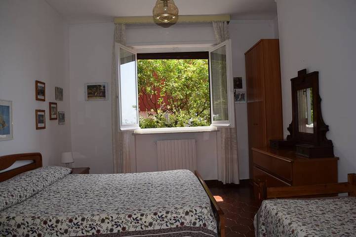 Villa pour 3 personnes, avec jardin dans Tigullio