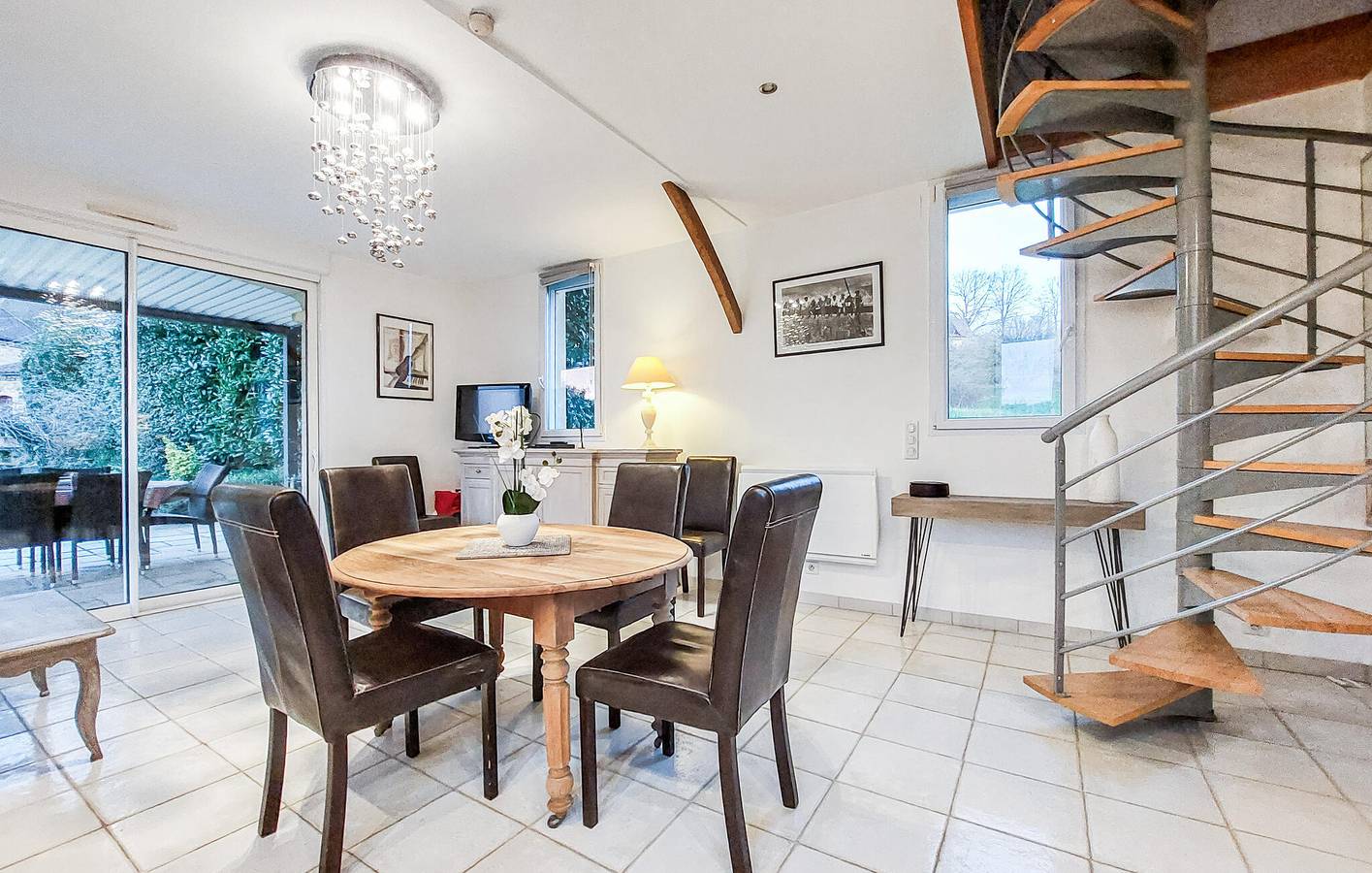 Charmant appartement met 2 slaapkamers, zwembad en tuin, vlakbij Le Bellevue in Sarlat-la-Canéda, Périgord Noir