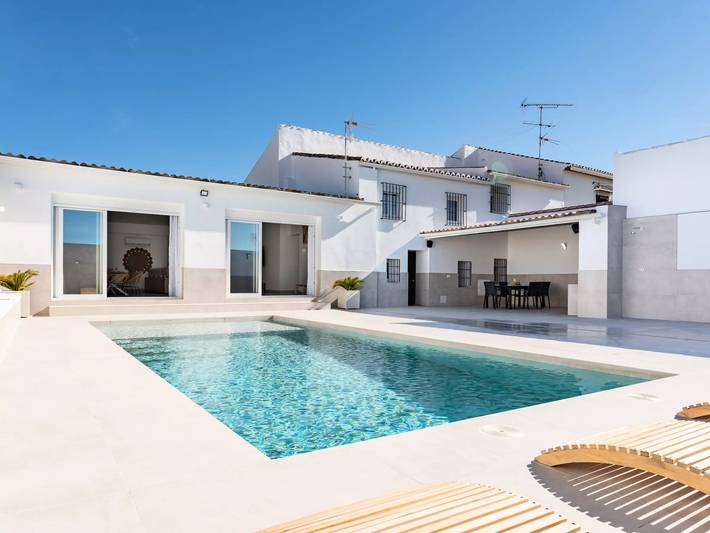 Chalet para 14 personas, con Terraza y Jardín en Antequera