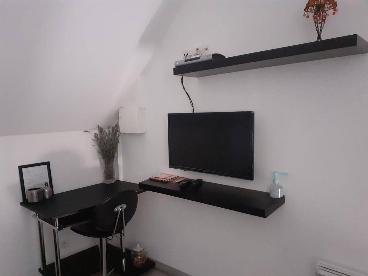 Appartement entier, Studio chaleureux Beauvais-centre, gare et proche Aéroport in Beauvais, Oise