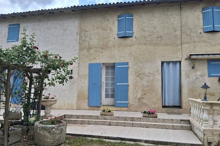 Chambre d’hôte pour 3 personnes, avec jardin à Antezant-la-Chapelle