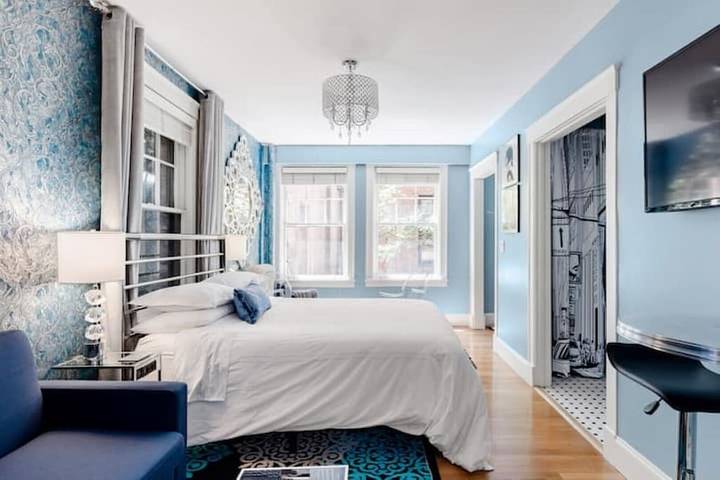 Vacation rental for 3 people, with yard in Belltown