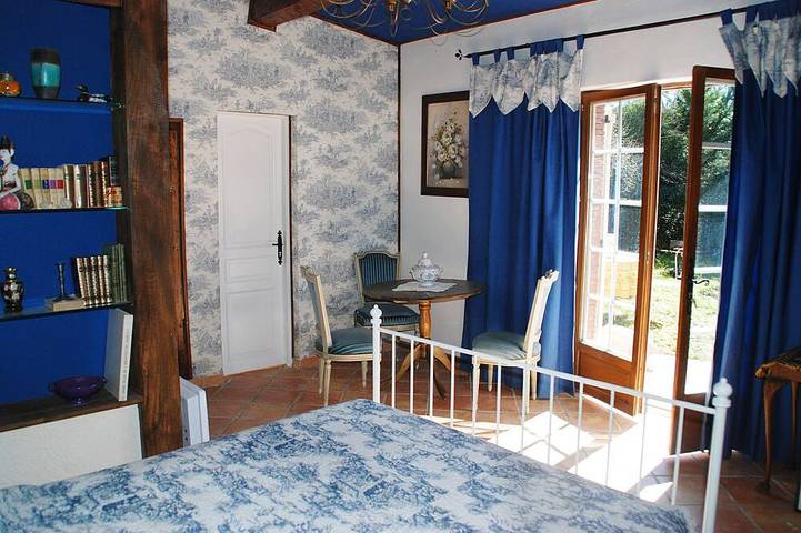 Gîte pour 3 personnes, avec terrasse ainsi que jacuzzi et jardin, animaux acceptés à Cuers - 3