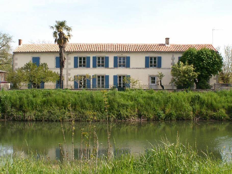 Three-Bedroom House in Coulon, Région de Niort