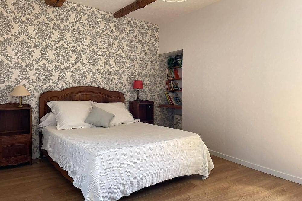 Village house, swimming pool, enclosed garden, quiet and Luberon in Le Thor, Vaucluse