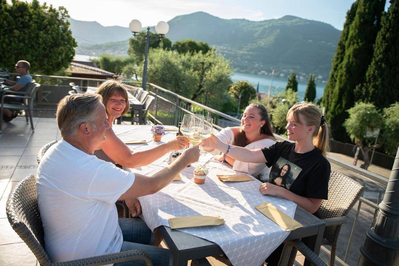 Albatross Mobile Homes on Camping Eden in San Felice del Benaco, Prealpi Gardesane