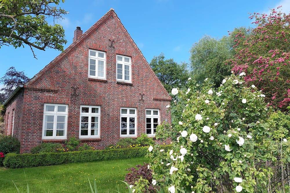 Kleines Bauernhaus von 1927 mit 1.600 qm Gartengrundstück, 3 Kilometer zum Deich in Butjadingen, Wesermarsch