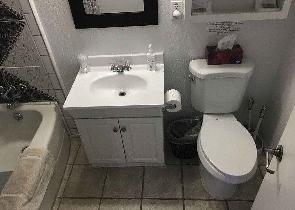 Private two bedroom cottage off Historic Highway 49. in Madera County