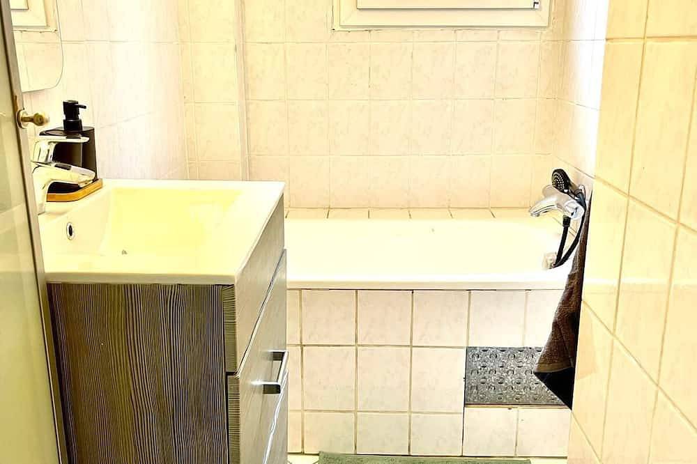 Entire apartment, Appart Guy Môquet 2 Bedrooms + Office + Transfer shuttle available in Champigny-sur-Marne, Val-de-Marne