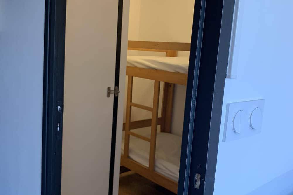 Appartement entier, Appartement agréable à deux pas du plan d'eau pour 3 personnes in Embrun, Parc national des Écrins