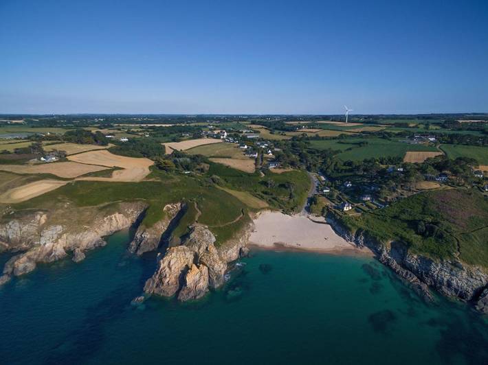 Camping pour 4 personnes, avec jacuzzi ainsi que terrasse et piscine, animaux acceptés