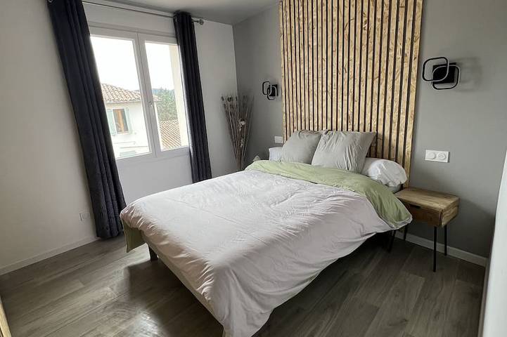 Appartement entier, 🌿 Évasion provençale & vue château – Appartement de standing avec extérieur 🌿 in Gréoux-les-Bains, Alpes-de-Haute-Provence