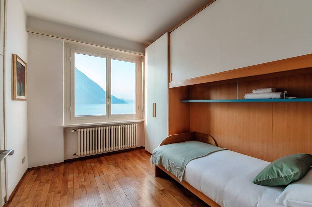 Apartamento entero, Apartment with Lakefront Terrace (Casa Cotima) in Campione d'Italia, Provincia de Como