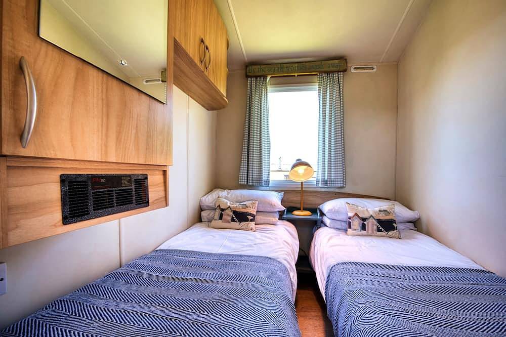 Scrumpy Duck, with private garden, sleeps 6 in coastal village in Hartland, Hartland Devon Heritage Coast