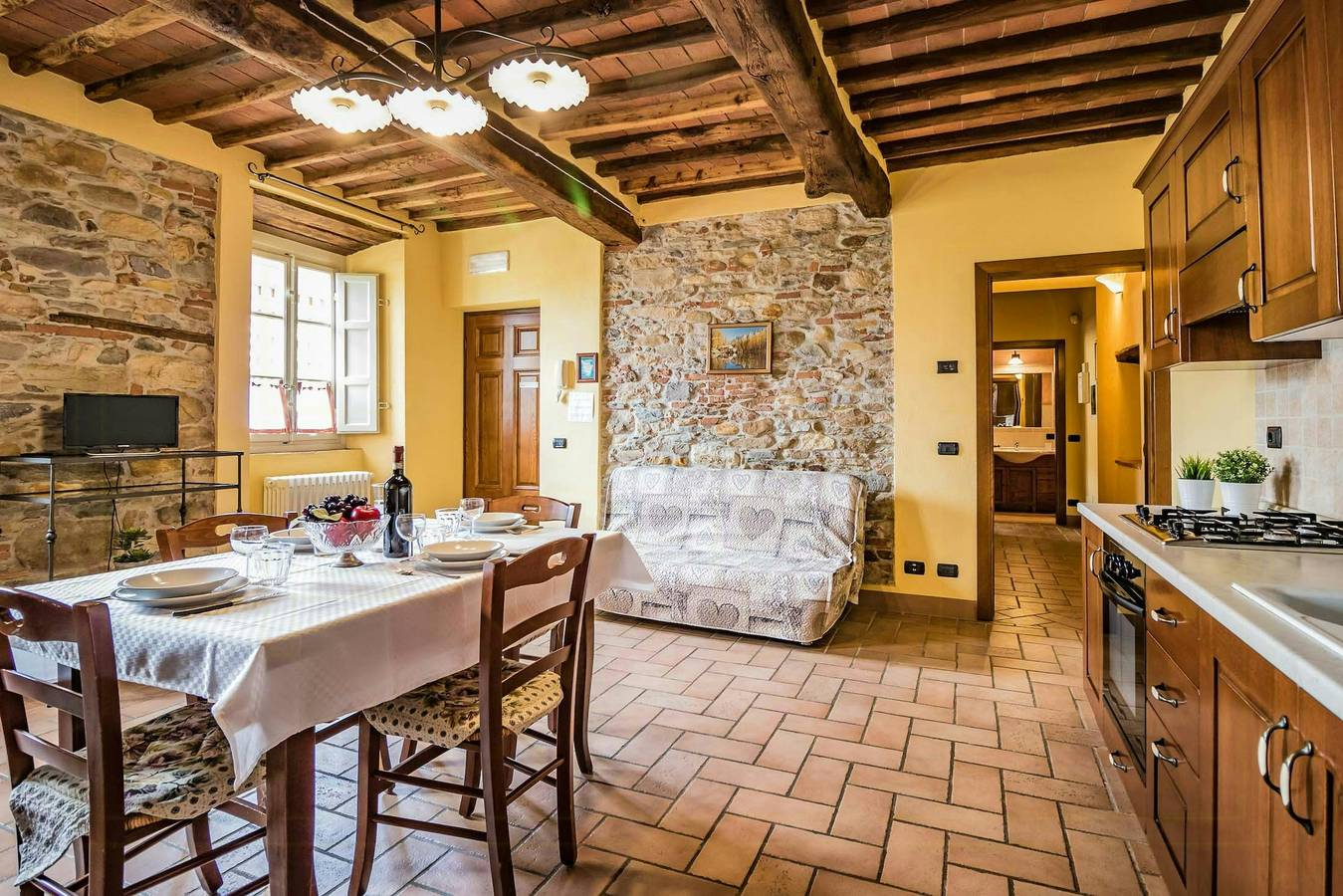 Ganze Wohnung, Wohnung im Erdgeschoss mit Pool in der Nähe von Lucca in Capannori, Lucca Provinz