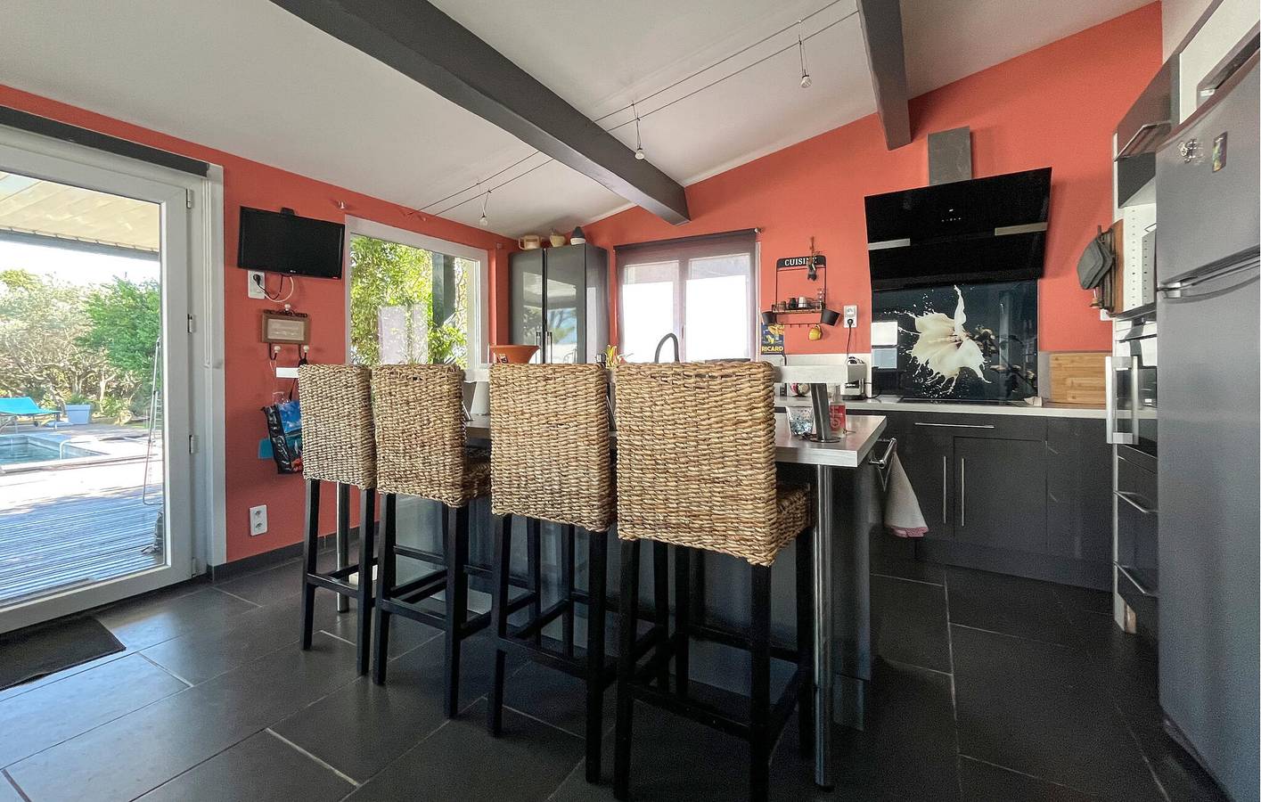 Modernes Apartment mit Wifi, AC, Parkplatz, Terrasse und Pool in Arles, Arles und Umgebung