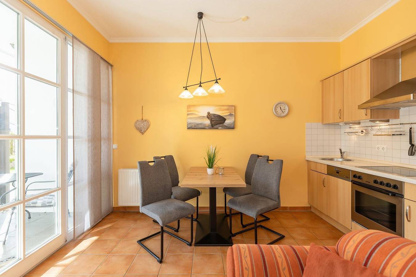 Entire apartment, Schöne Ferienwohnung an der Ostsee mit Sonnenterrasse - nur 20 m zum Sandstrand! in Ostseebad Kühlungsborn, Kühlungsborn