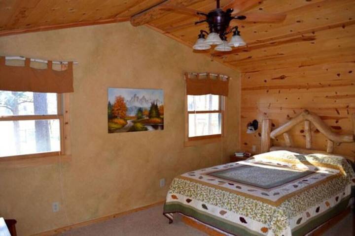 Log cabin for 8 people, with pool and terrace in Mount Rushmore