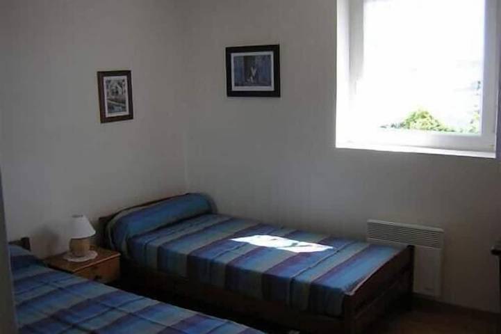 Gîte pour 4 personnes, avec jardin à Saint-Pabu - 2