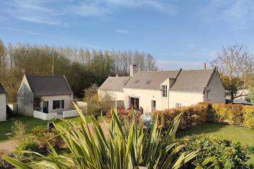 Gîte pour 6 personnes, avec jardin ainsi que piscine et terrasse, animaux acceptés à Rigny-Ussé