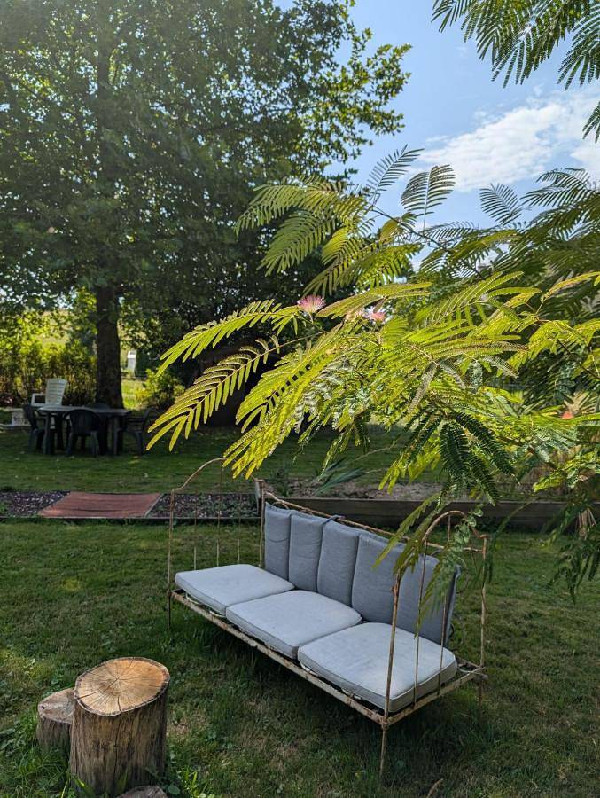 Gîte pour 4 personnes, avec terrasse ainsi que jardin et jacuzzi à La Chapelle-aux-Bois - 3