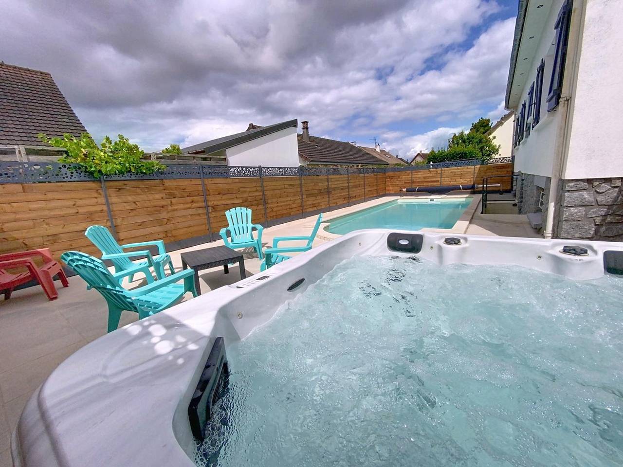 Familienhaus mit beheiztem Pool in Hauteville-sur-Mer in Hauteville-sur-Mer, Coutances und Umgebung