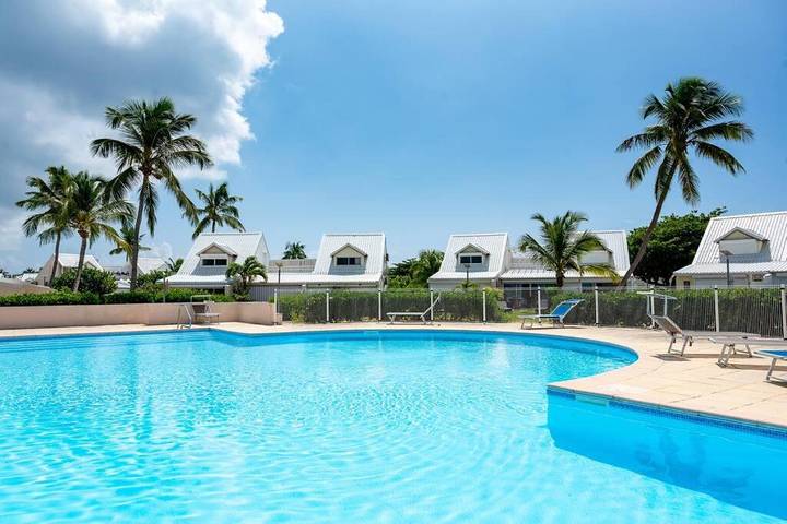 Location de vacances pour 4 personnes, avec piscine ainsi que vue et terrasse dans Nettlé Bay - 2