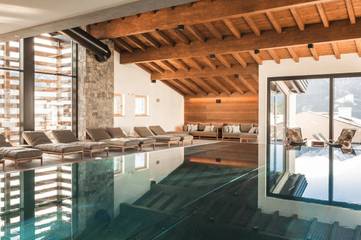 Gîte pour 3 personnes, avec piscine et sauna ainsi que jardin et vue à Fiss