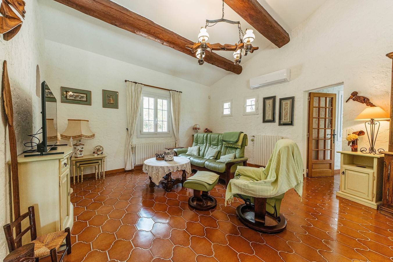 Ganze Wohnung, Villa Hokiss – Private Xxl-Pool, Tennis, ruhiger Park in der Provence in Le Muy, Draguignan Region