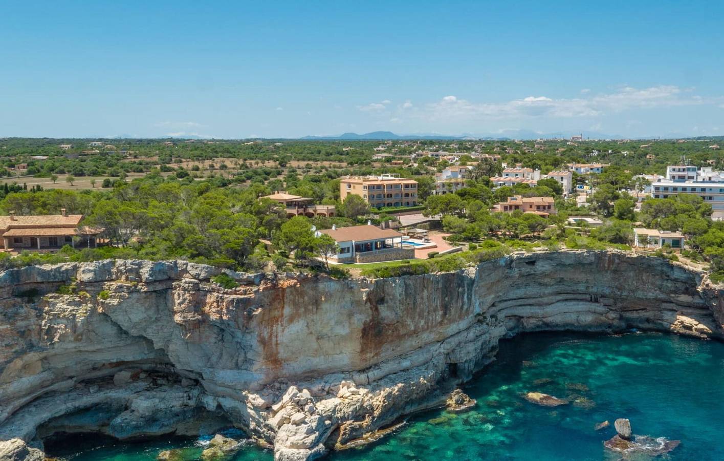 Seaside Retreat: Pool, Terrace, Kitchen, AC & Grill (700m to Cala Llombards Beach) in Cala Santanyí, Santanyí