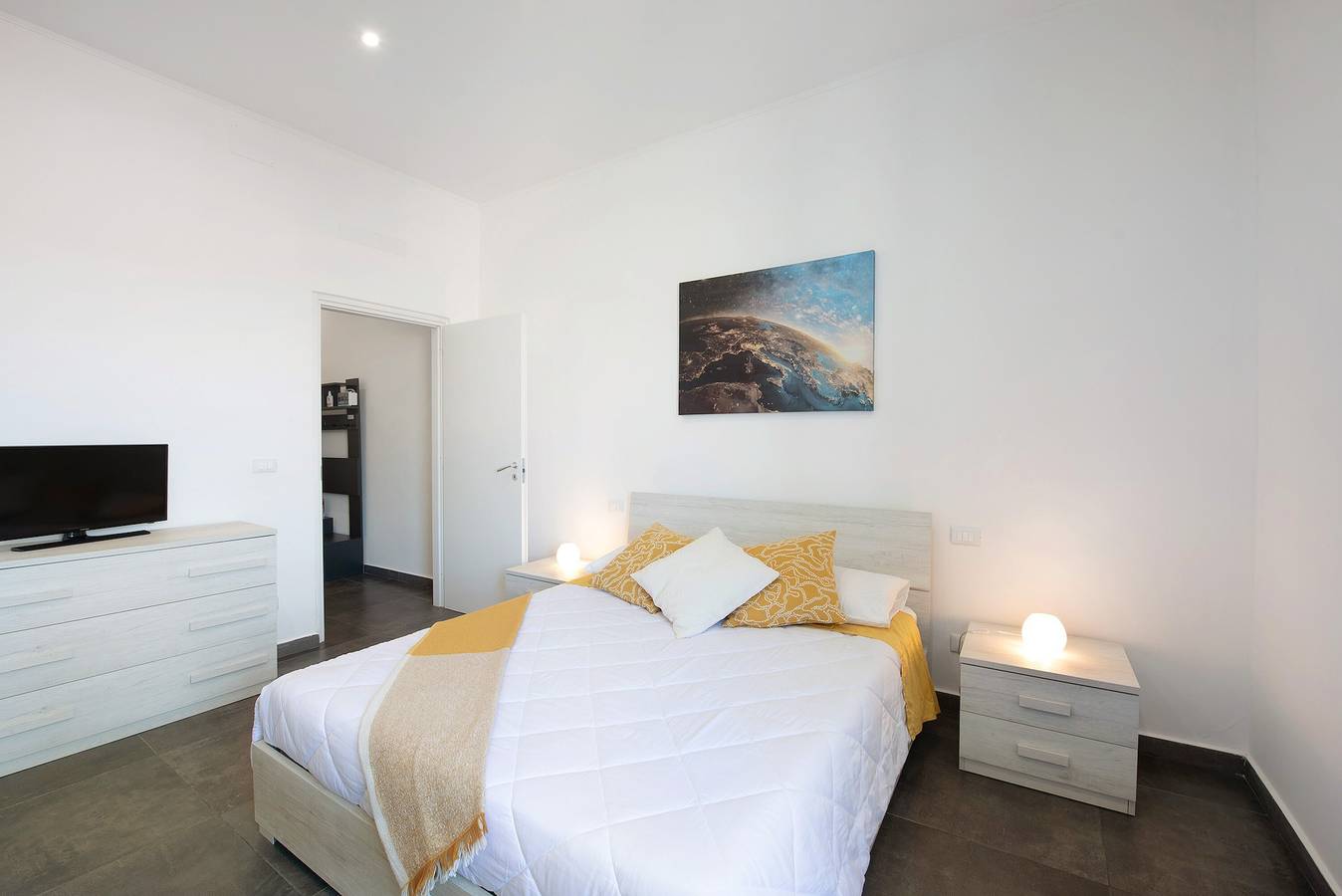 Apartamento entero, Apartamento 'Casa Alba La Casa Delle Coccole' con vistas al mar, Wi-Fi y aire acondicionado. in Savona (City), Savona