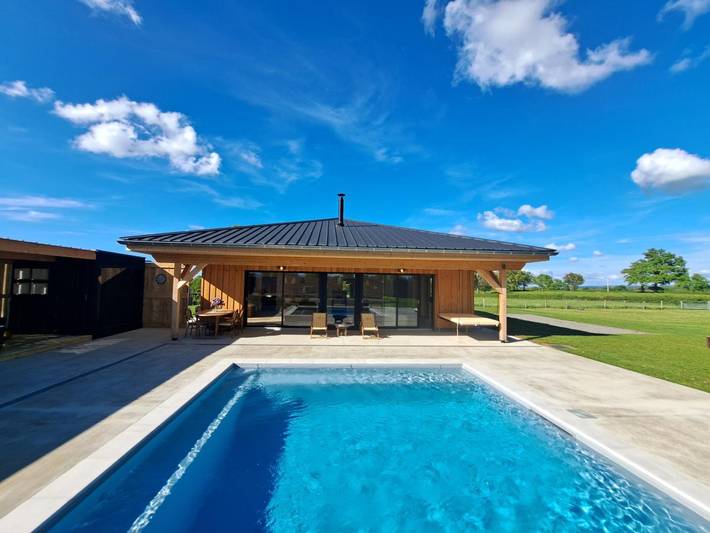 Gîte pour 18 personnes, avec Jacuzzi et Terrasse ainsi que Jardin et Sauna