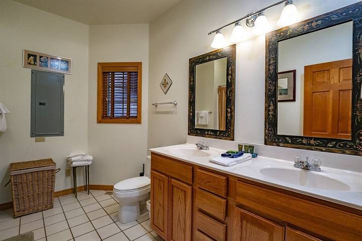 Vacation rental for 12 people, with yard and balcony as well as hot tub in Canaan Valley