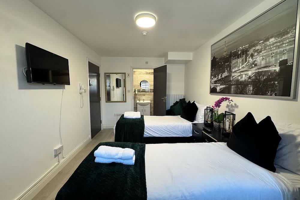 Ensuite Deluxe Room with Shower in London, South East England