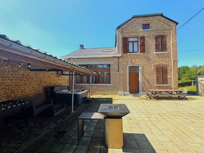 Location de vacances pour 14 personnes, avec vue et terrasse, animaux acceptés à Modave