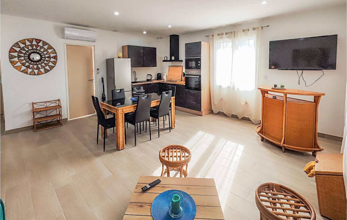 Ganze Ferienwohnung, Gemütliches A/C Apartment mit Parkplatz, TV & Internet in Narbonne, Narbonne und Umgebung