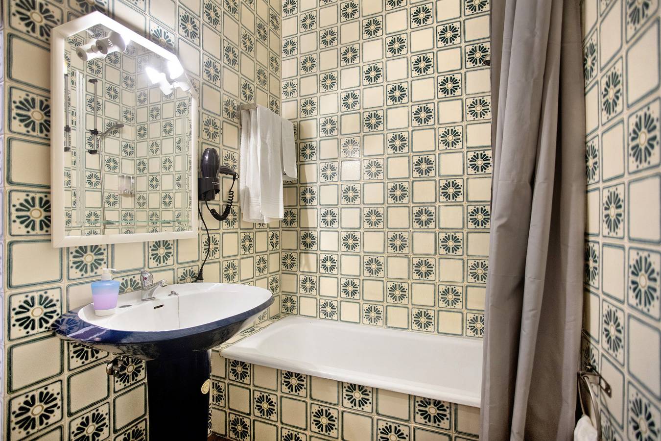 Room 'Vista Mar 4' with Balcony and Wi-Fi in Ribamar, Lissabon distrikt