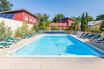 Maison de campagne pour 4 personnes, avec sauna et jacuzzi ainsi que piscine et balcon à Chaveignes
