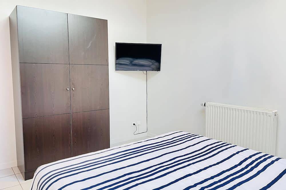 Entire apartment, Porthos : Appartement à 300 mètres des thermes (Parking gratuit) in La Vôge-les-Bains, Épinal region