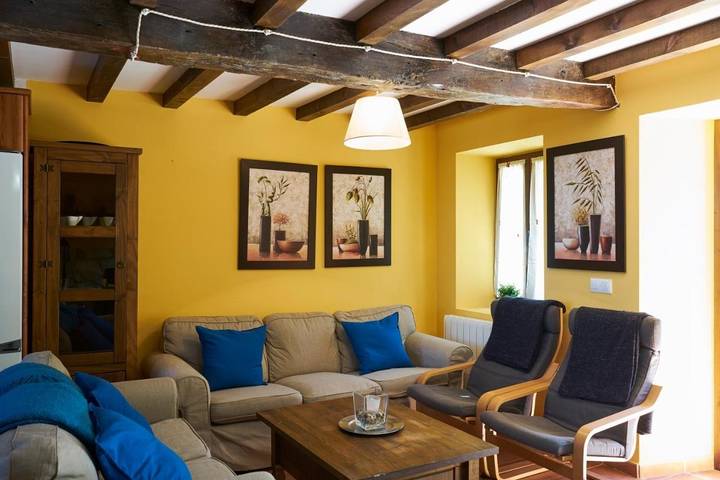 Casa rural para 10 personas, con terraza, Se admiten mascotas en San Martín del Rey Aurelio